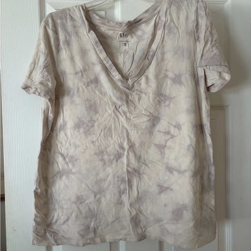 GAP Women's Pale Lavender Tie-Dye V-Neck Tee